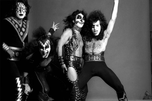 black and white kiss. KISS Fans make a real cult